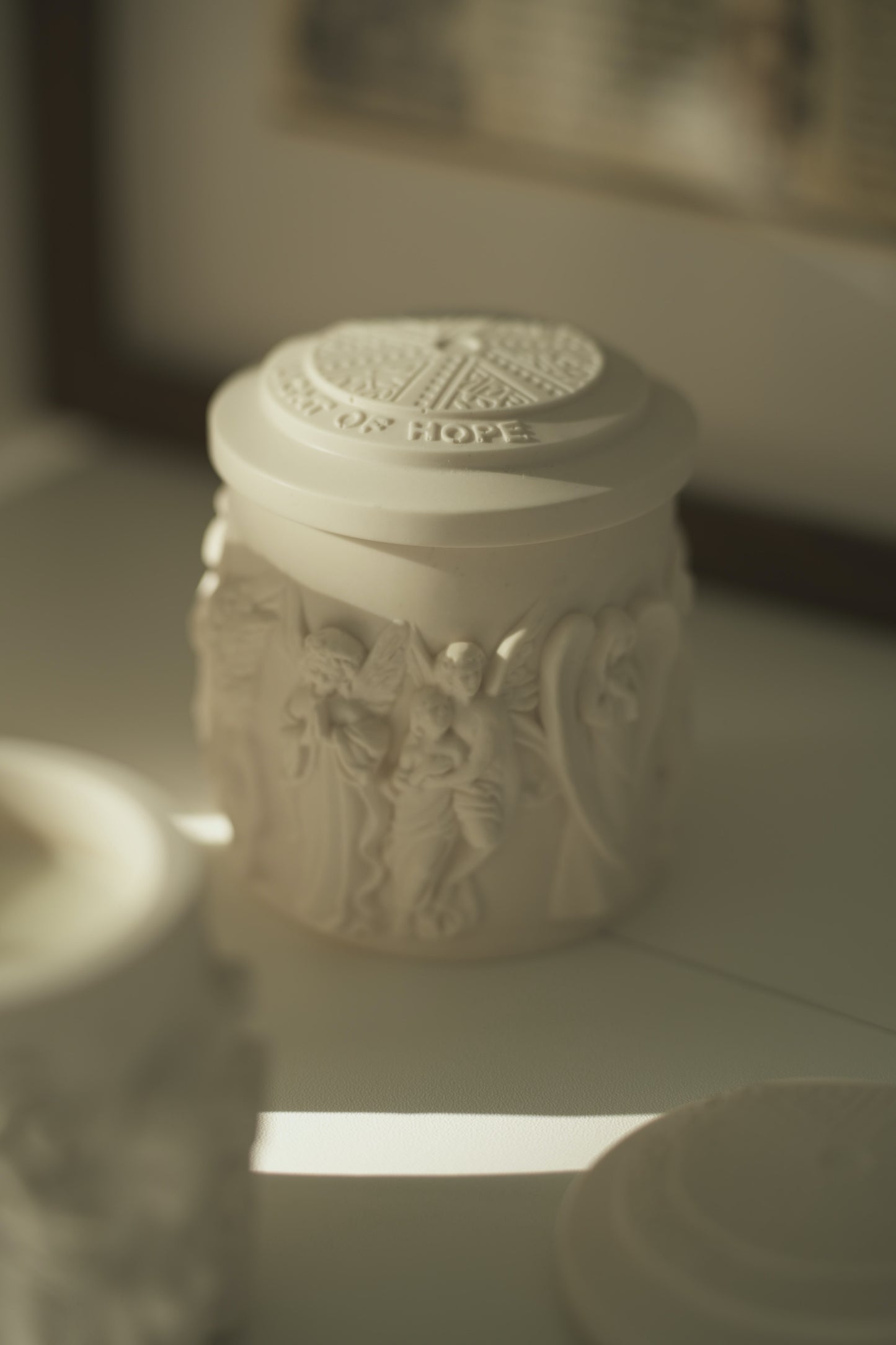 Stone Vessel Scented Candle | Silent Grove - Geranium, Cedarwood, Sandalwood