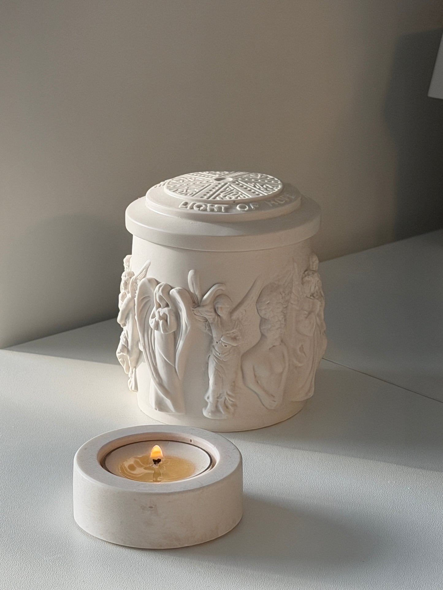 Stone Vessel Scented Candle | Silent Grove - Geranium, Cedarwood, Sandalwood